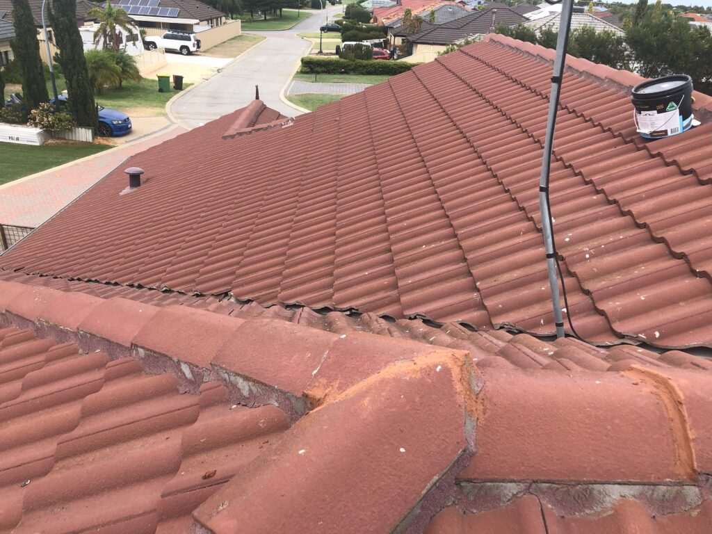 Completed pointing to repair cracks in the roof tile cement