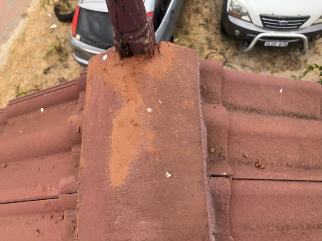 Completed pointing to repair cracks in the roof tile cement